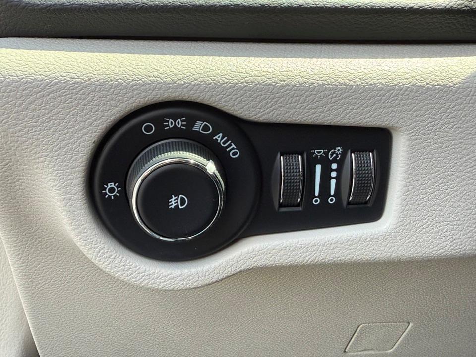 used 2022 Chrysler Pacifica car, priced at $21,604