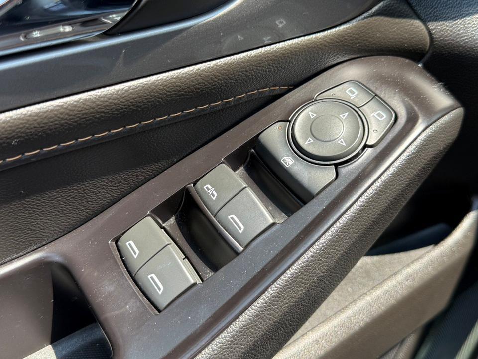 used 2020 Chevrolet Traverse car, priced at $21,136