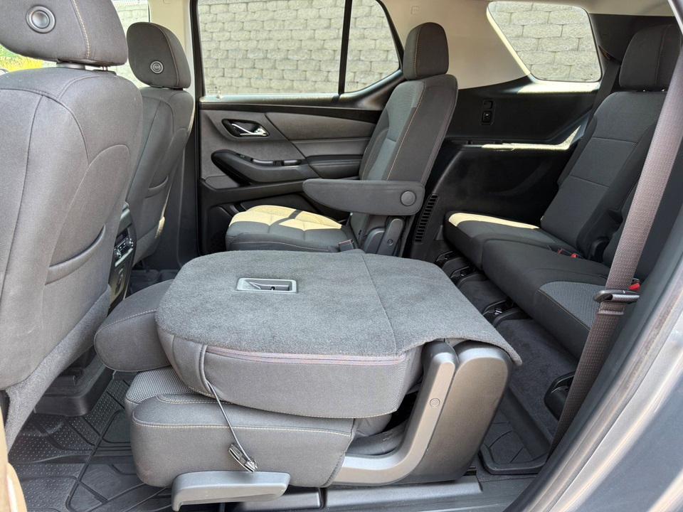 used 2020 Chevrolet Traverse car, priced at $21,136