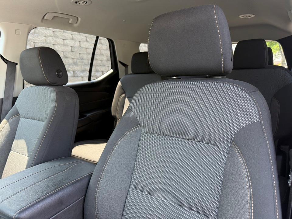 used 2020 Chevrolet Traverse car, priced at $21,136