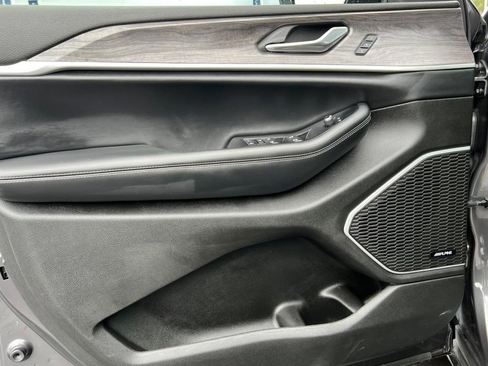 used 2022 Jeep Grand Cherokee L car, priced at $28,238