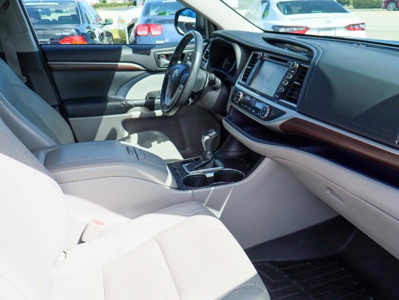 used 2015 Toyota Highlander car, priced at $22,995