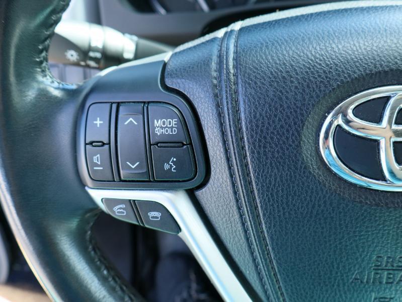 used 2015 Toyota Highlander car, priced at $22,995