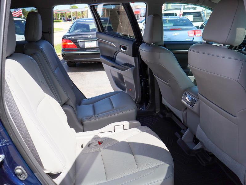 used 2015 Toyota Highlander car, priced at $22,995