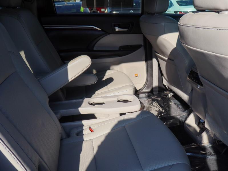 used 2016 Toyota Highlander car, priced at $22,995