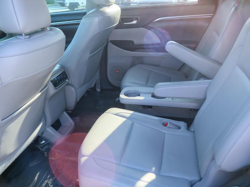 used 2016 Toyota Highlander car, priced at $22,995