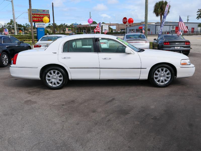 used 2009 Lincoln Town Car car, priced at $12,880