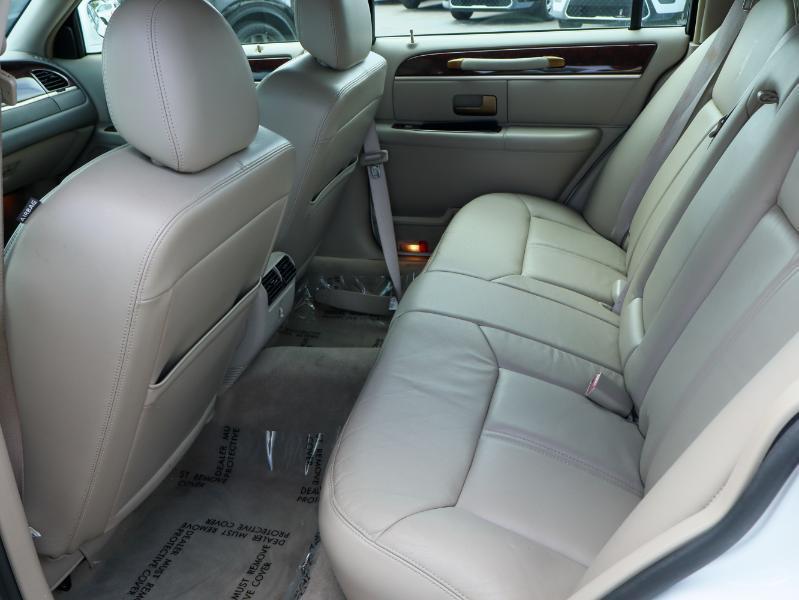 used 2009 Lincoln Town Car car, priced at $12,880