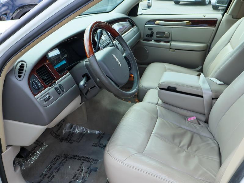 used 2009 Lincoln Town Car car, priced at $12,880