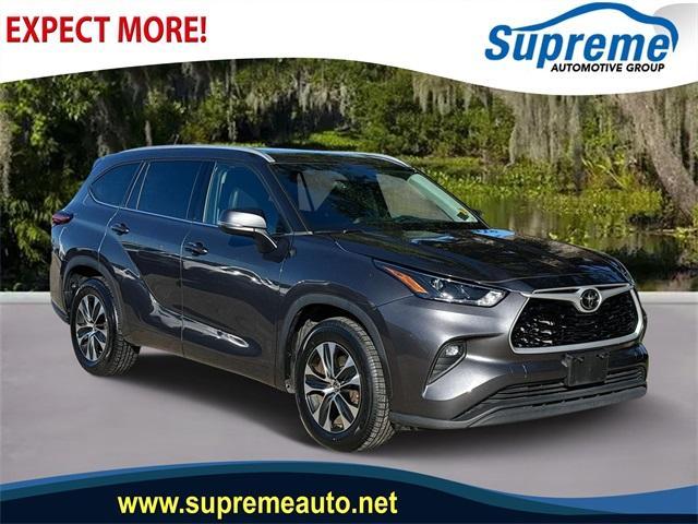 used 2022 Toyota Highlander car, priced at $35,889