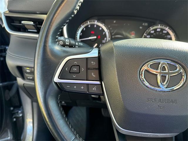 used 2022 Toyota Highlander car, priced at $34,745