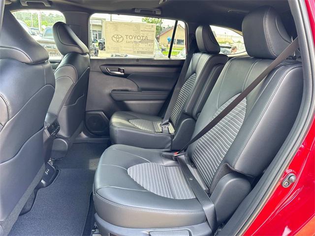 new 2025 Toyota Highlander car, priced at $51,655
