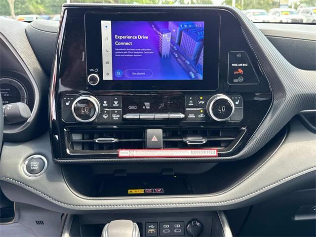 new 2025 Toyota Highlander car, priced at $51,655