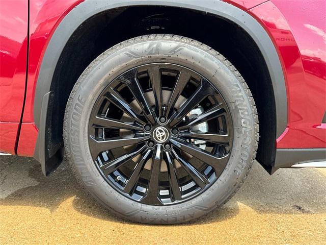 new 2025 Toyota Highlander car, priced at $51,655
