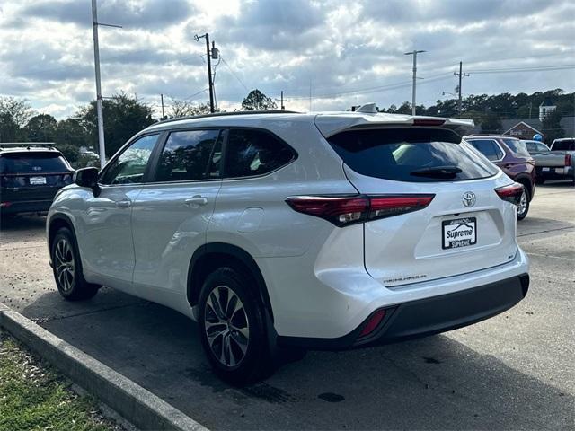 used 2023 Toyota Highlander car, priced at $39,950