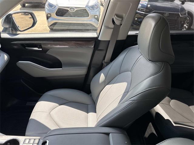 used 2024 Toyota Highlander car, priced at $49,790