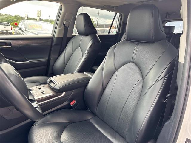 used 2023 Toyota Highlander car, priced at $41,550