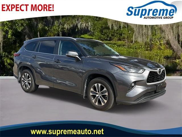 used 2023 Toyota Highlander car, priced at $38,890