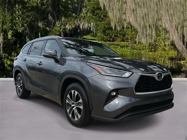 used 2022 Toyota Highlander car, priced at $34,790