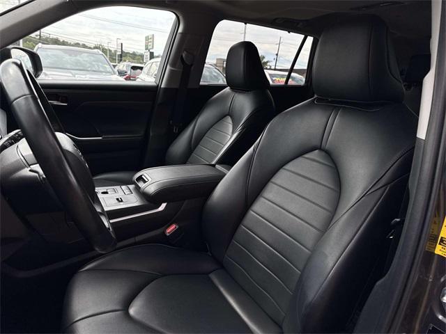used 2022 Toyota Highlander car, priced at $34,790