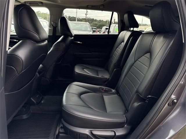 used 2022 Toyota Highlander car, priced at $34,790