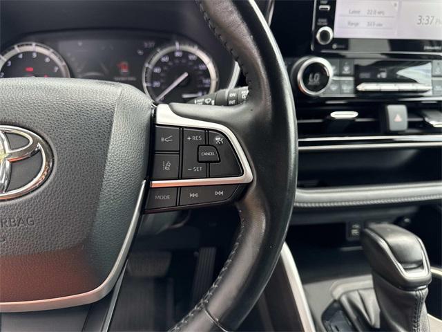 used 2022 Toyota Highlander car, priced at $34,790