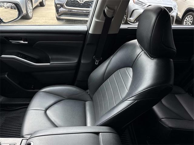 used 2022 Toyota Highlander car, priced at $34,790