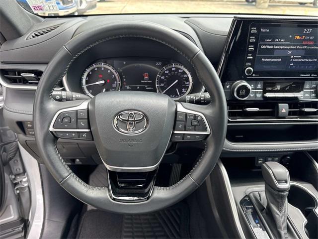 used 2022 Toyota Highlander car, priced at $37,980