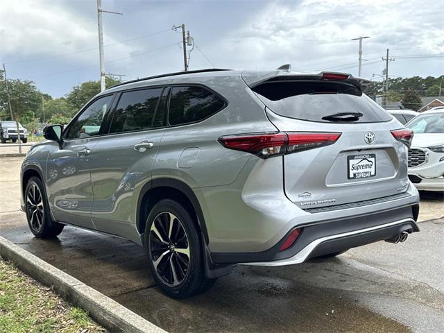 used 2022 Toyota Highlander car, priced at $37,980