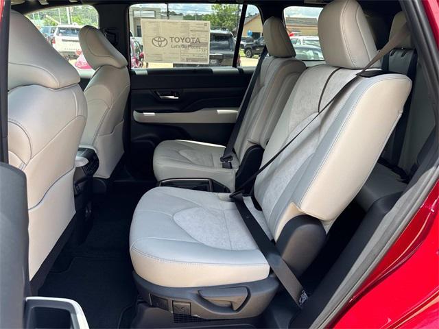 new 2025 Toyota Grand Highlander Hybrid car, priced at $65,116