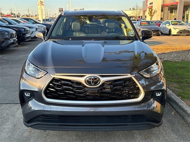 used 2022 Toyota Highlander car, priced at $34,445