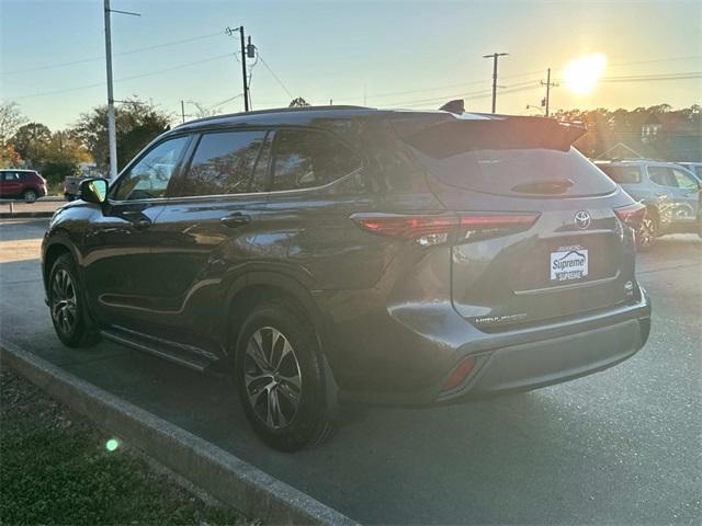 used 2022 Toyota Highlander car, priced at $34,445