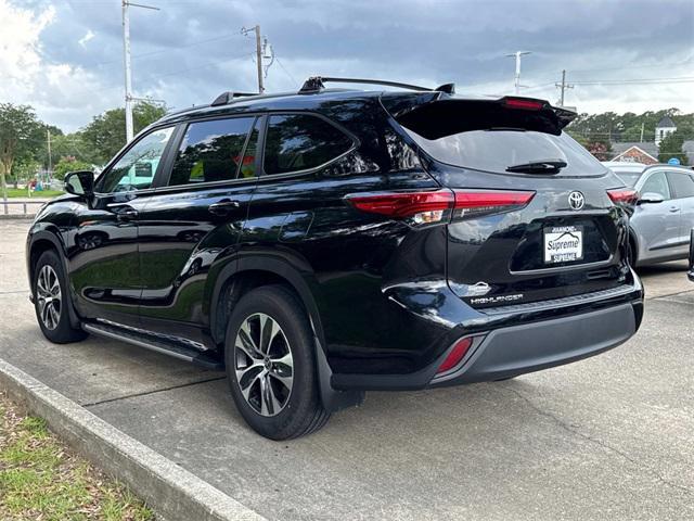 used 2023 Toyota Highlander car, priced at $38,590