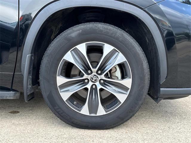 used 2023 Toyota Highlander car, priced at $38,590