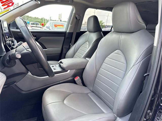 used 2023 Toyota Highlander car, priced at $38,590