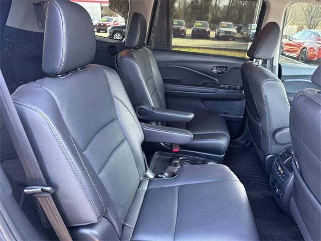 used 2022 Honda Pilot car, priced at $37,994