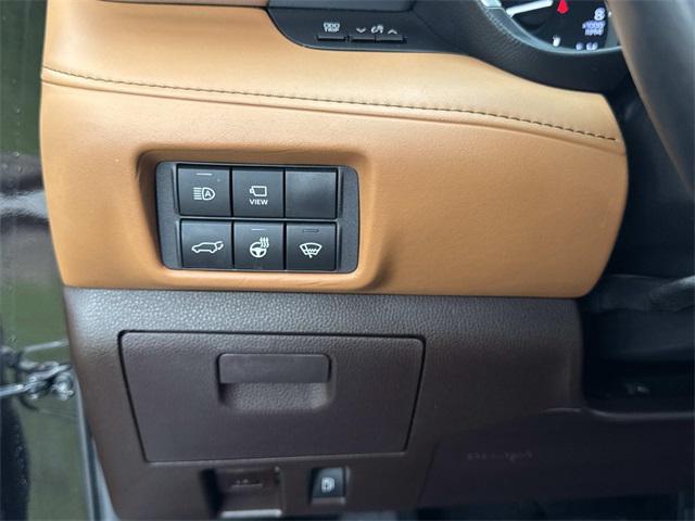 used 2020 Toyota Highlander car, priced at $35,890