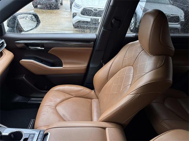 used 2020 Toyota Highlander car, priced at $35,890