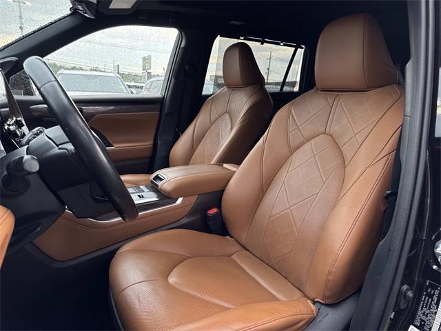 used 2020 Toyota Highlander car, priced at $35,890