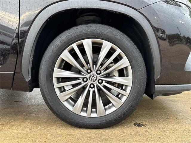used 2020 Toyota Highlander car, priced at $35,890