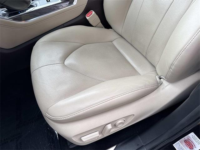 used 2021 Toyota Highlander car, priced at $37,868