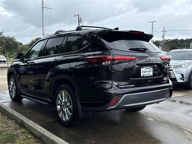 used 2021 Toyota Highlander car, priced at $37,868
