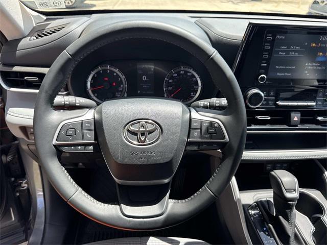 used 2022 Toyota Highlander car, priced at $32,490