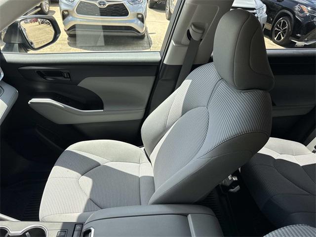 used 2022 Toyota Highlander car, priced at $32,490