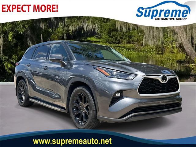 used 2022 Toyota Highlander car, priced at $32,490
