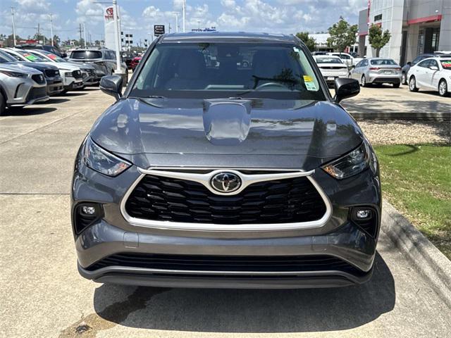used 2022 Toyota Highlander car, priced at $32,490