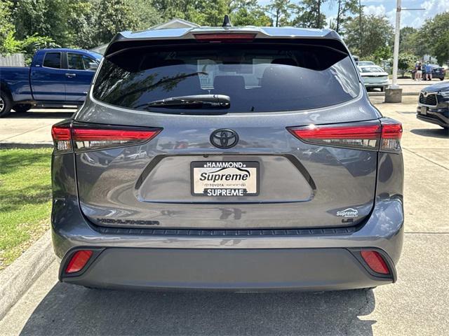 used 2022 Toyota Highlander car, priced at $32,490