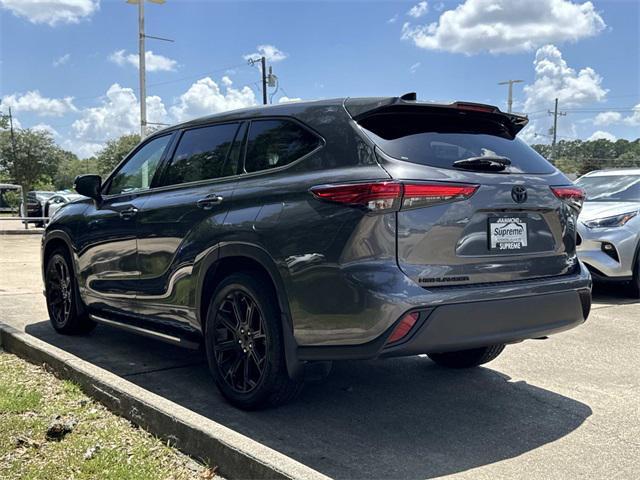 used 2022 Toyota Highlander car, priced at $32,490
