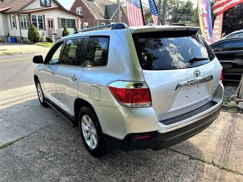 used 2012 Toyota Highlander car, priced at $10,638