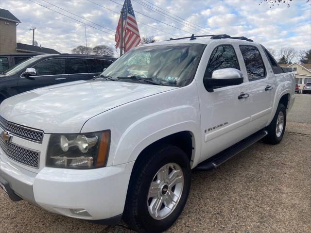 used 2008 Chevrolet Avalanche car, priced at $9,995